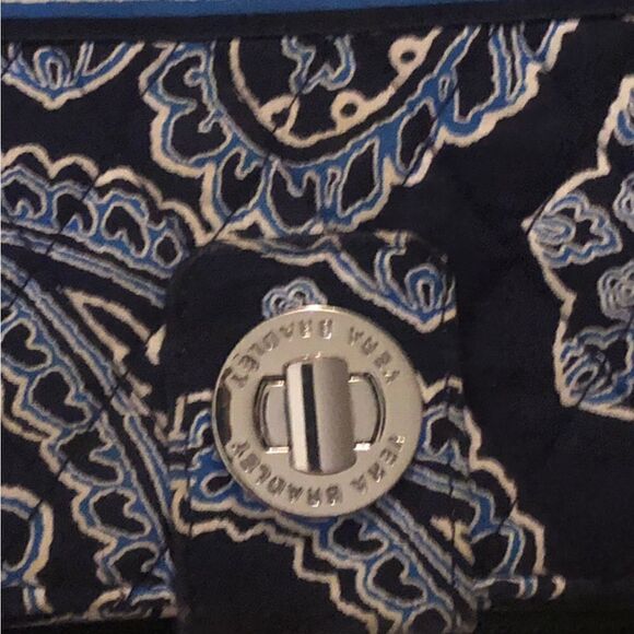 NEW Vera Bradley Turn Lock Blue Bandana‎ Print Full Zip Wallet - Picture 4 of 5